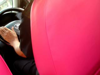 Pink Toyota Corlla Taxi elsó ülések egyedi kárpitozása
