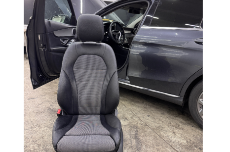 Autókárpit javítás - Bőrülés javítás Mercedes-en - Autóülés felújítás után, beszerelés előtt