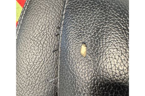 Autókárpit javítás - Bőrülés javítás Mercedes-en - Új és régi autókárpit elem