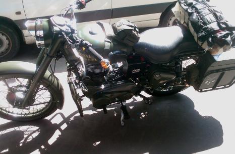 Royal Enfield veterán motorülés