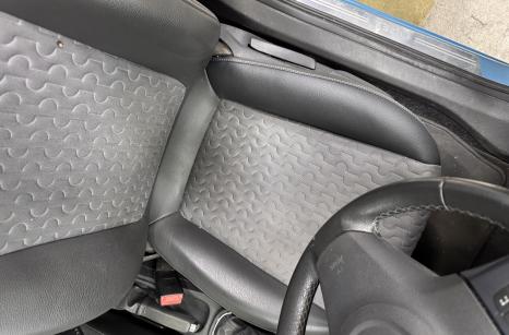 Opel Corsa - autókárpit javítás után vezetőoldali ülés visszaszerelve