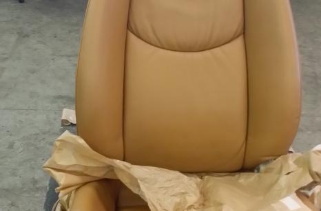 Autóülés teljes bőrfestése