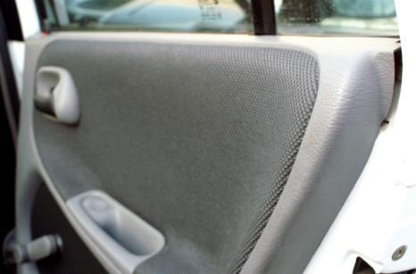 Opel Astra ajtó kárpitozása